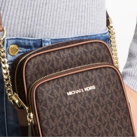 MICHAEL KORS OUTLET
Jet Set Travel Medium Logo Crossbody Bag - Picture 5 of 5